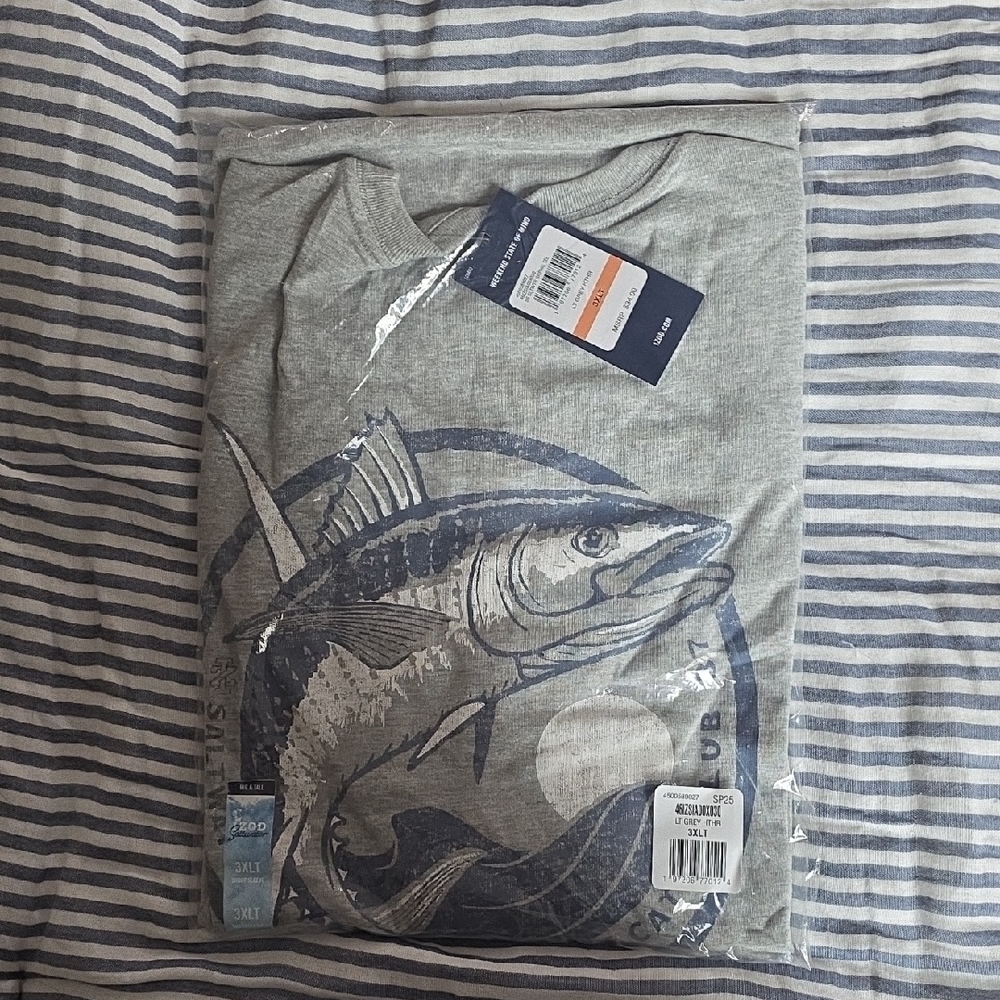 Izod Gray Short-Sleeve Crewneck Tee with Tuna Graphic